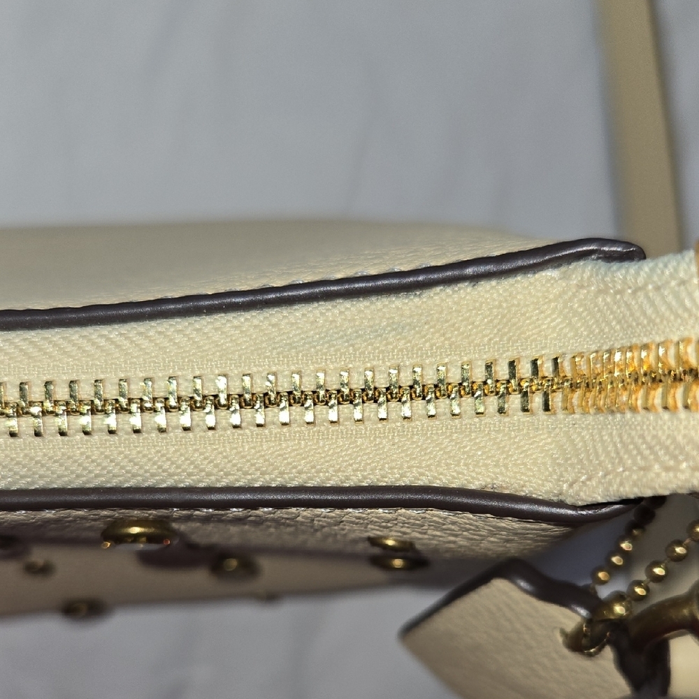 Coach Cream and Gold Shoulder Bag with Structured Design - Picture 7 of 8